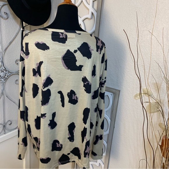 Haute Edition printed top blouse shirt . Weekend wear - Picture 3 of 11